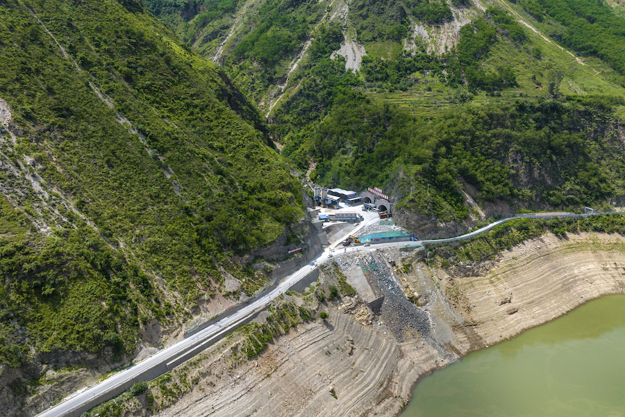 沿江高速金宁段3标 (王家屋基隧道远景).jpg